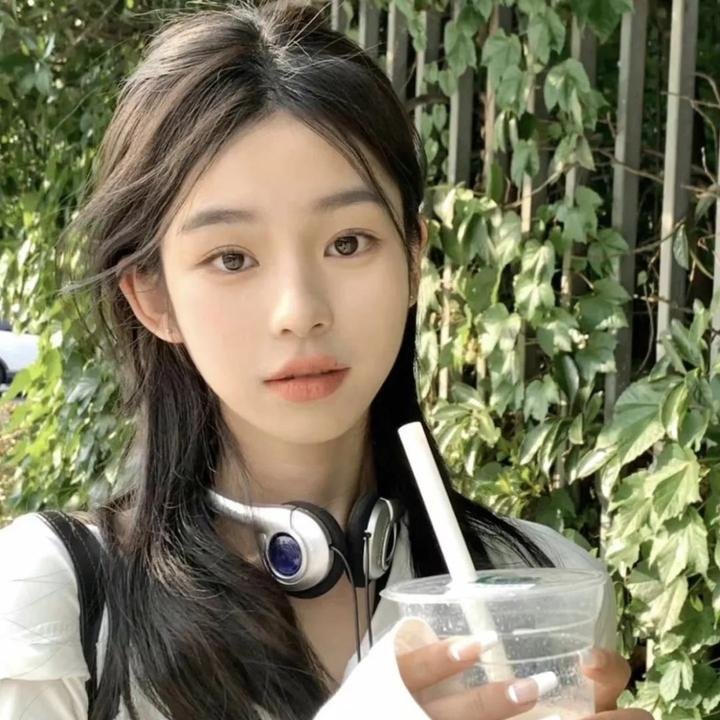正是青春璀璨时